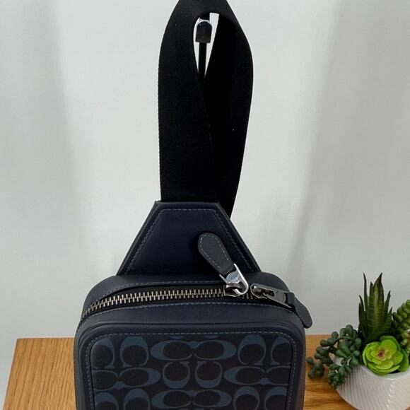 Coach Men’s Sullivan Pack In Signature Leather Black and Blue Gorgeous Crossbody - Picture 8 of 15